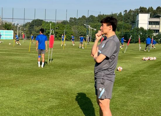 伊人黄网
